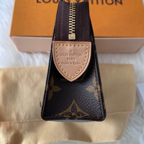 Louis Vuitton Toiletry 15 - Picture 4 of 5